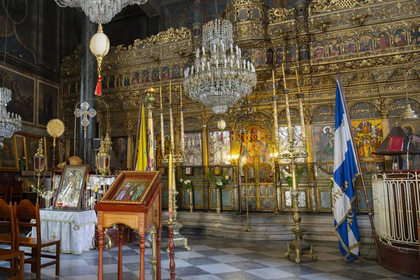 Dekorativní interiér krásného řeckého ortodoxního kostela. — Stock fotografie