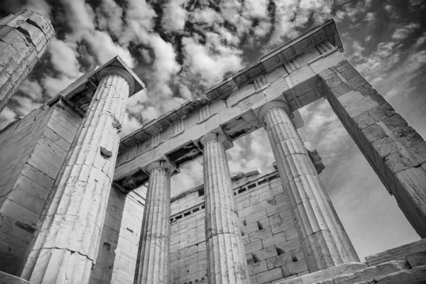 Columnas del Partenón que llegan al cielo — Foto de Stock