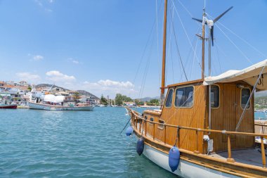 Tuhaf balıkçı tekneleriyle Ermioni Rıhtımı 