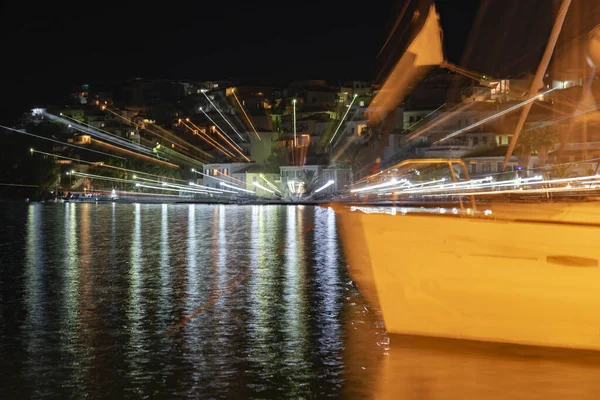 Night lights around bay along Akti Mitseon at Ermioni — Stock Photo, Image