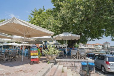 Açık hava lokantası Gölge unbrellas altında