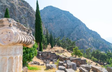 Eski Delphi şehri kalıntılar ve kazılar