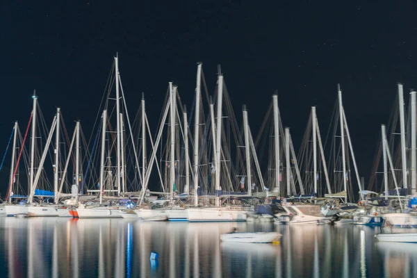 Skiathos beira-mar à noite . — Fotografia de Stock