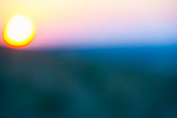 Αφηρημένη Από Την Εστίαση Χρυσή Λάμψη Ηλιοβασίλεμα Πάνω Από Γαλάζιο — Φωτογραφία Αρχείου
