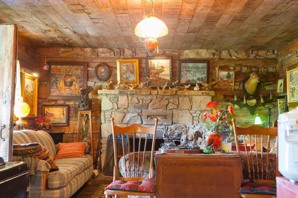 Carthage USA - 7 Eylül 2015; rahat köy tarzı iç dinlenme odası