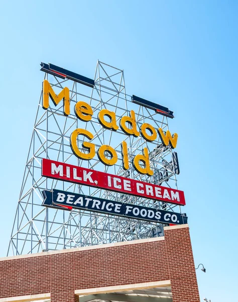 Tulsa Usa Вересень 2015 Відновлений Meadow Gold Neon Розі Вулиці — стокове фото