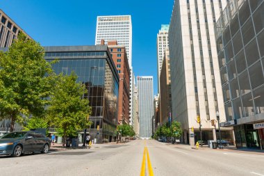 Tulsa USA - 8 Eylül 2015; Boston Caddesi 'ndeki Buidlings ve sokak sahneleri Tulsa, Oklahoma