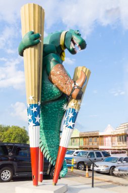 Amarillo USA - 12 Eylül 2x15; Big Tex Rex dinozor heykeli The Big Texan Steak Ranch, ünlü restoran parkı Texas, ABD