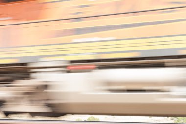 Yük treninin geçişinin soyut bulanık ulaşım arkaplanı.