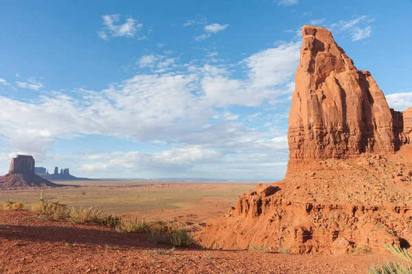 Utah Jeolojik Kaya Çıkıntılarının Kaya Yapılarını Dayatan Anıt Vadisi — Stok fotoğraf