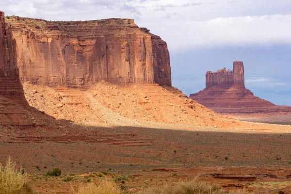 Monument Valley Impondo Estruturas Rochosas Afloramentos Geológicos Rochas Utah Eua — Fotografia de Stock