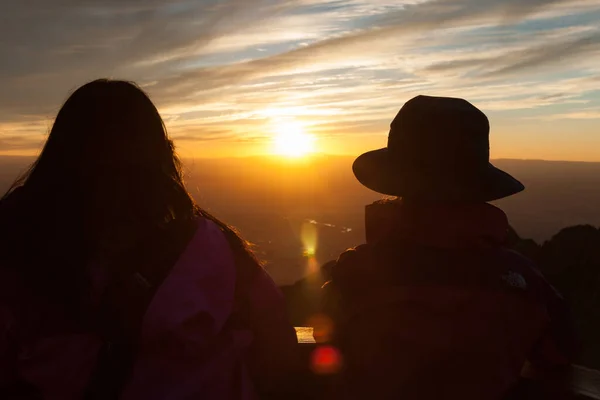 Albuquerque Usa September 2015 Tourists Look Out Haze Setting Sun — Stock Photo, Image