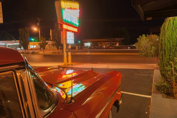 Albuquerque Usa September 2015 Sign Lights Reflect Red Car Bonnet — Stock Photo, Image