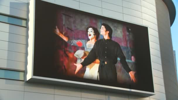大屏幕上在迈克尔·杰克逊纪念馆 — 图库视频影像