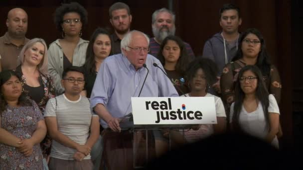 Bernie Sanders Herinnert Aan Charles Dickens Boeken Revelant Vandaag Juni — Stockvideo