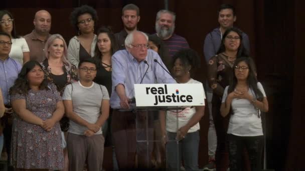 Bernie Sanders Hitelt Hogy Tömeg Rally Igazságosság Belvárosban Los Angeles — Stock videók