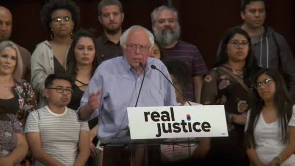 Bernie Sanders Nagyon Hosszú Hoz Megy Kérdéseket Rally Igazságosság Belvárosban — Stock videók