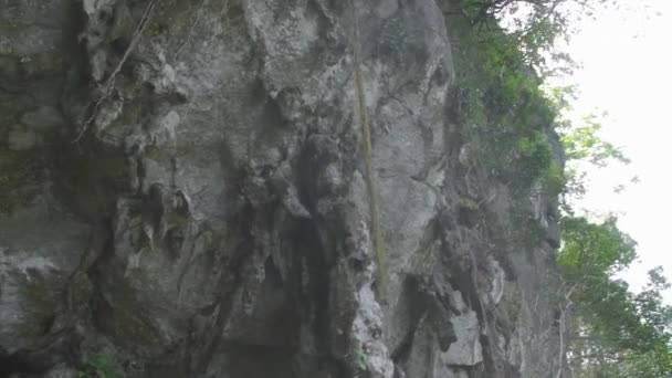 Para Caverna Subterrânea Escura Flutuando Escuridão Caminho Para Parque Nacional — Vídeo de Stock