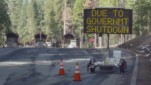 Warnschild Vor Dem Yosemite Nationalpark Tage Des Teilweisen Regierungsstillstands Dezember — Stockvideo