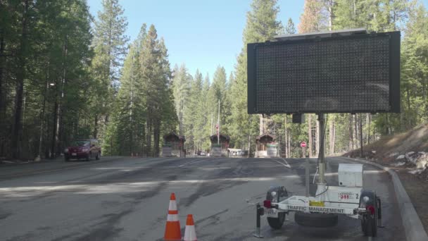 Ostrzeżenie Znak Zewnątrz Park Narodowy Yosemite Dni Zamknięcia Częściowego Rząd — Wideo stockowe