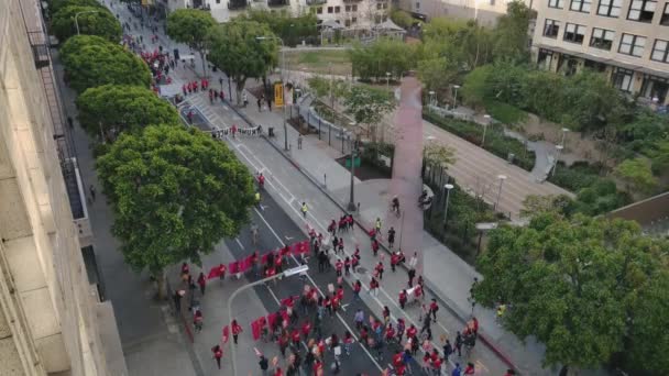 Dtla Kalabalık Uzaklaşıyor Mayıs 2019 Los Angeles Şehir Merkezindeki Kalabalığın — Stok video