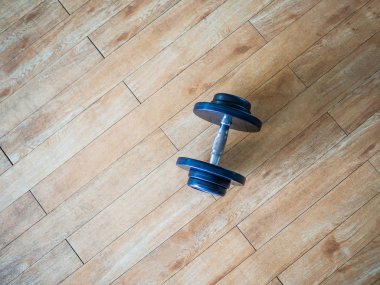 Spor salonu zemin üzerinde halter