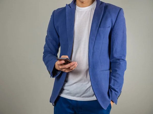 Man Wearing Suit Using Phone — Stock Photo, Image