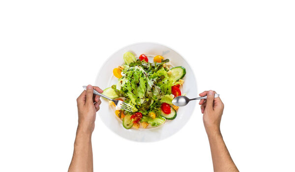 Салат миска со столовыми приборами изолированы на белом фоне с вырезкой пути
