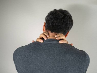 Adam tarafından el masaj boyun