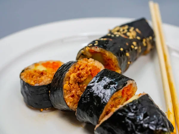 Gimbap Koreli Yosun Pirinç Yuvarlaması — Stok fotoğraf