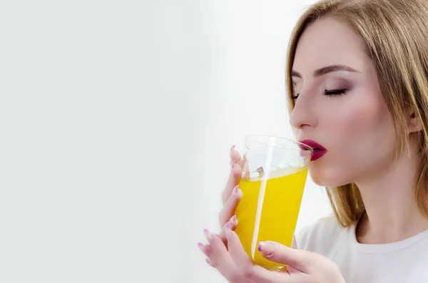 Ragazza Con Succo Arancia — Foto Stock