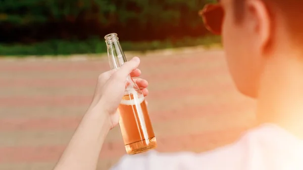 Holds Bottle Beer Hand Close View Alcoholic Drinks — Stock Photo, Image