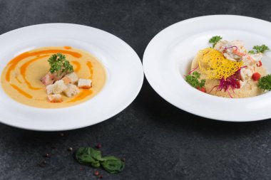 Kuskus kuzen et ve sebze ile iyi hizmet.