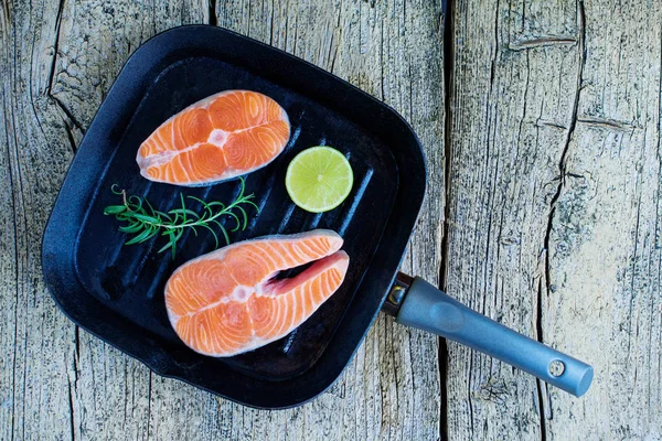 Two Salmon Steaks Ready Cook Grill Lime Wooden Background Top — Stock Photo, Image