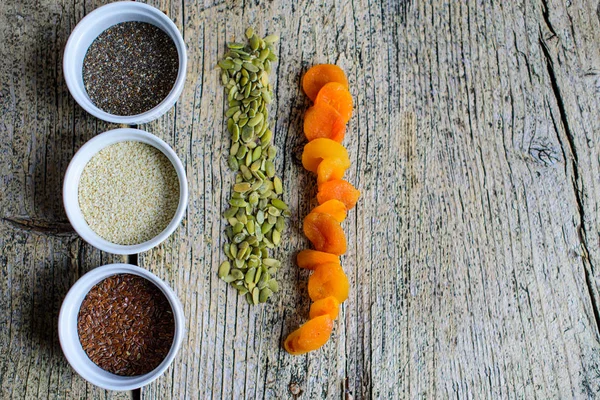Drei Supernahrungsmittel Chia Leinsamen Und Sesam Weißen Pals Auf Einem — Stockfoto
