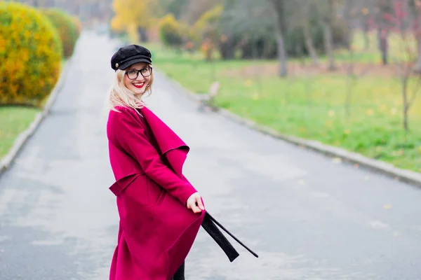 Cute Young Woman Glasses Cap Red Coat Walking Park Fall — Stock Photo, Image