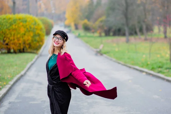 Cute Young Woman Glasses Cap Red Coat Walking Park Fall — Stock Photo, Image
