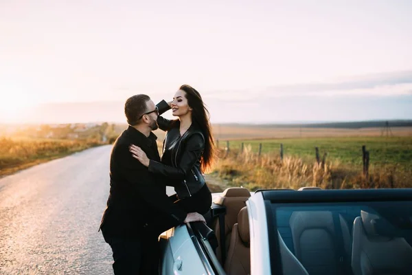 Pareja Simpática Marido Mujer Pasar Tiempo Fuera Ciudad Sentado Una — Foto de Stock