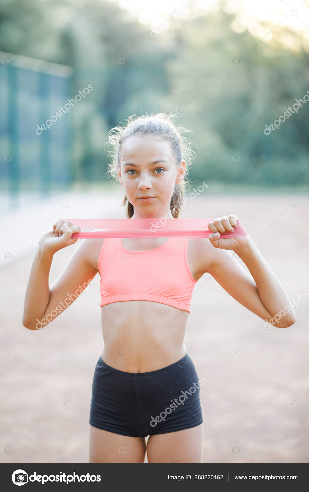Ragazza vestita hotsell sportiva