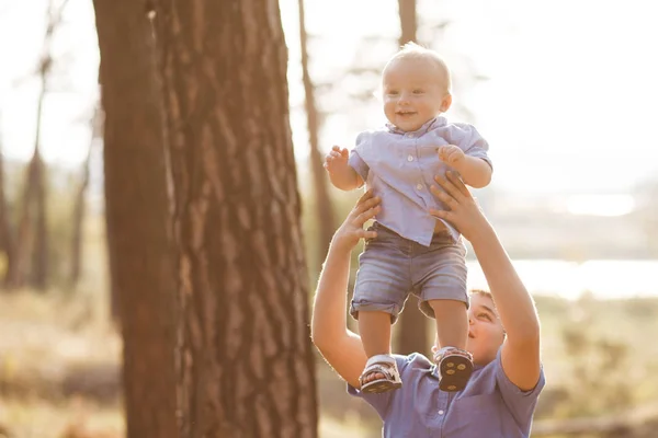 Two cute boys - brothers, spend time outdoors, in the city, in the woods — Stock Photo, Image