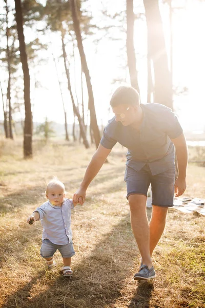 Young father walks with his cute little boy in a forest. Father's Day — Stock Photo, Image