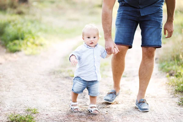 Young father walks with his cute little boy in a forest. Father's Day — Stock Photo, Image