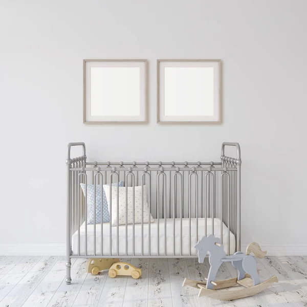 农舍托儿所 白色墙壁附近的灰色金属婴儿床 墙上有两架方形木框 内部和框架模型 — 图库照片