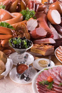 Et ürünleri ve aperatifler kompozisyon