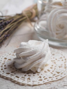 Beyaz Ev yapımı zephyr ile birlikte çay ahşap kurullarında.