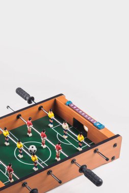 Mini masa futbol langırt futbol oyuncu ve top ile. izole.