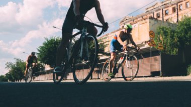 Triatlon yarışı - sektörlerine kentin son bölümü.