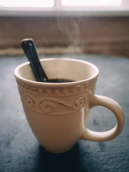 Чашка Горячего Черного Кофе Паром — стоковое фото