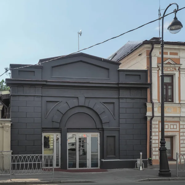 Schwarze Fassade Eines Alten Historischen Gebäudes Der Straße Der Stadt — Stockfoto