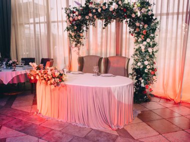 Düğün Ziyafet tablolarda lüks Restoran dekorasyonu ile.